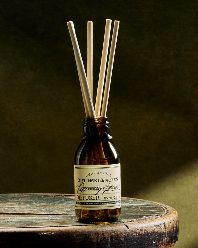 الناشر روزماري والليمون