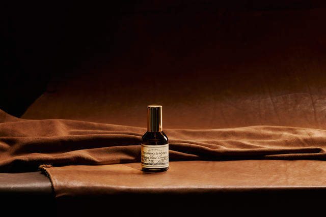 Pink Pepper, Elemi, Cinnamon, Leather